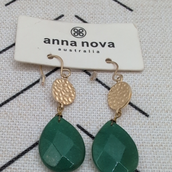 Jade Emerald Green Teardrop Earrings in Gold - Picture 1 of 7